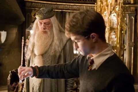 Harry Potter sevenlere üzücü haber! Harry Potter’ın Dumbledore’u Michael Gambon hayata veda etti! - Resim: 2