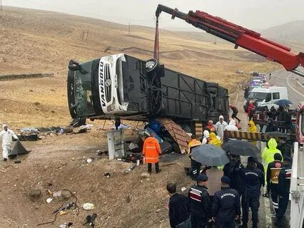 Sivas’ta otobüs kazası: çok sayıda ölü ve yaralı var.. Kaza ile ilgili soruşturma başlatıldı.. - Resim: 2