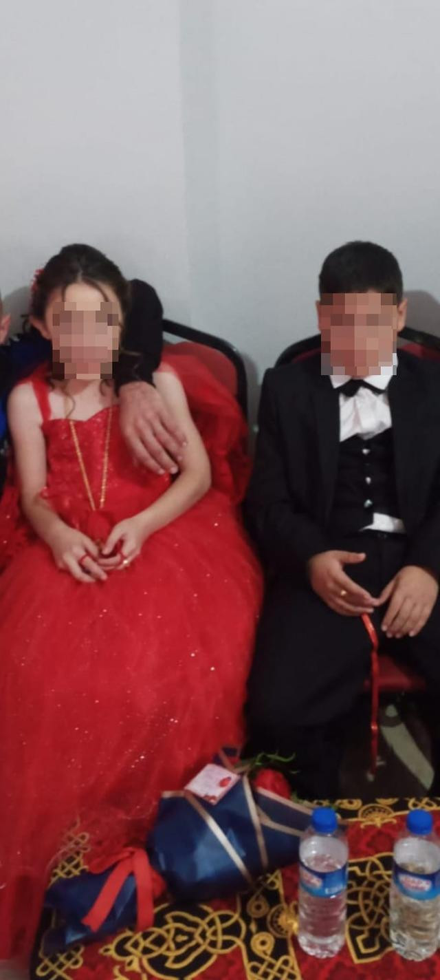 Mardin'de şok edici olay! Kuzen olan 8 ve 9 yaşlarındaki çocuklara nişan töreni yaptılar: Görüntüleri birde sosyal medyada paylaştılar - Resim : 2