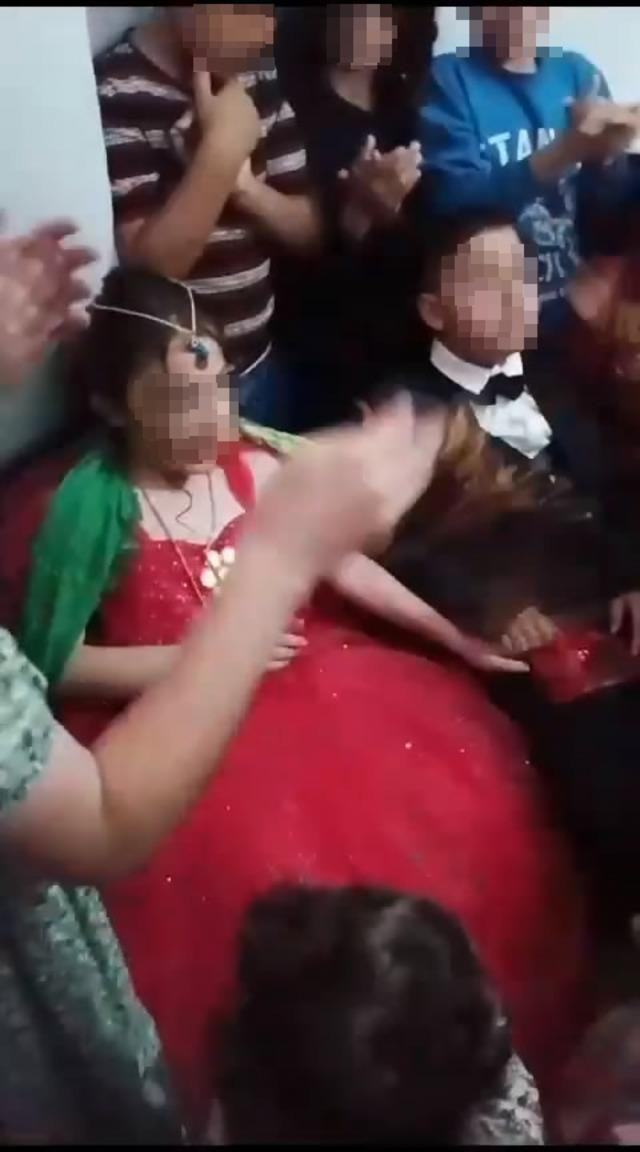 Mardin'de şok edici olay! Kuzen olan 8 ve 9 yaşlarındaki çocuklara nişan töreni yaptılar: Görüntüleri birde sosyal medyada paylaştılar - Resim : 3
