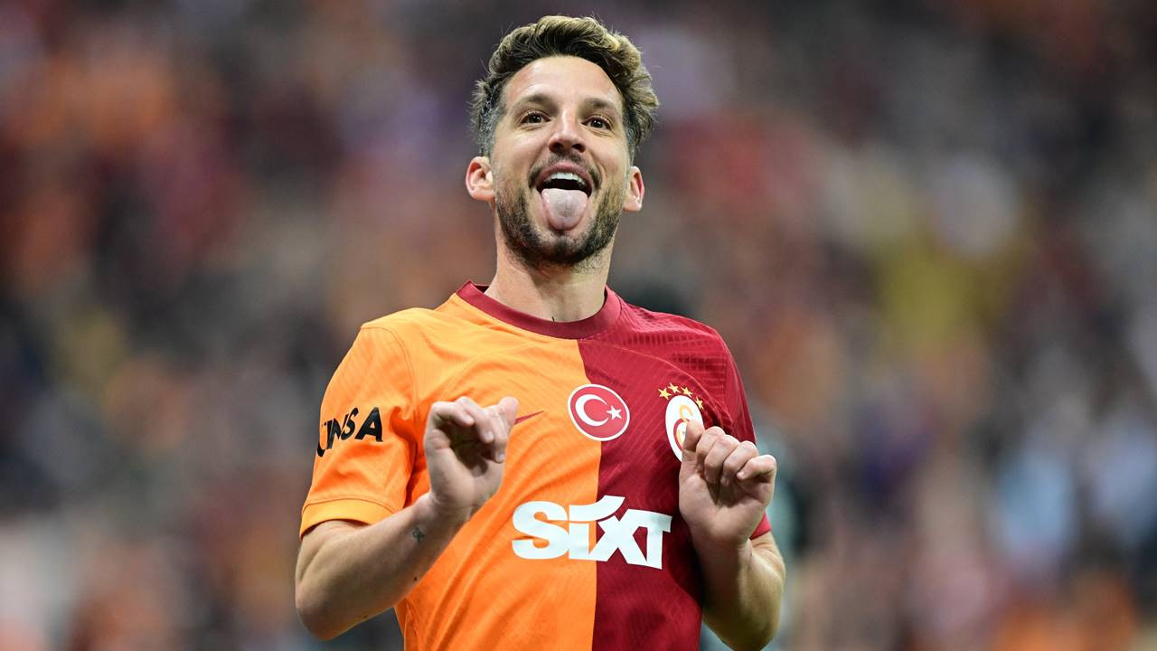 Galatasaray takımının golünü atan Dries Mertens sevinç yaşadı.