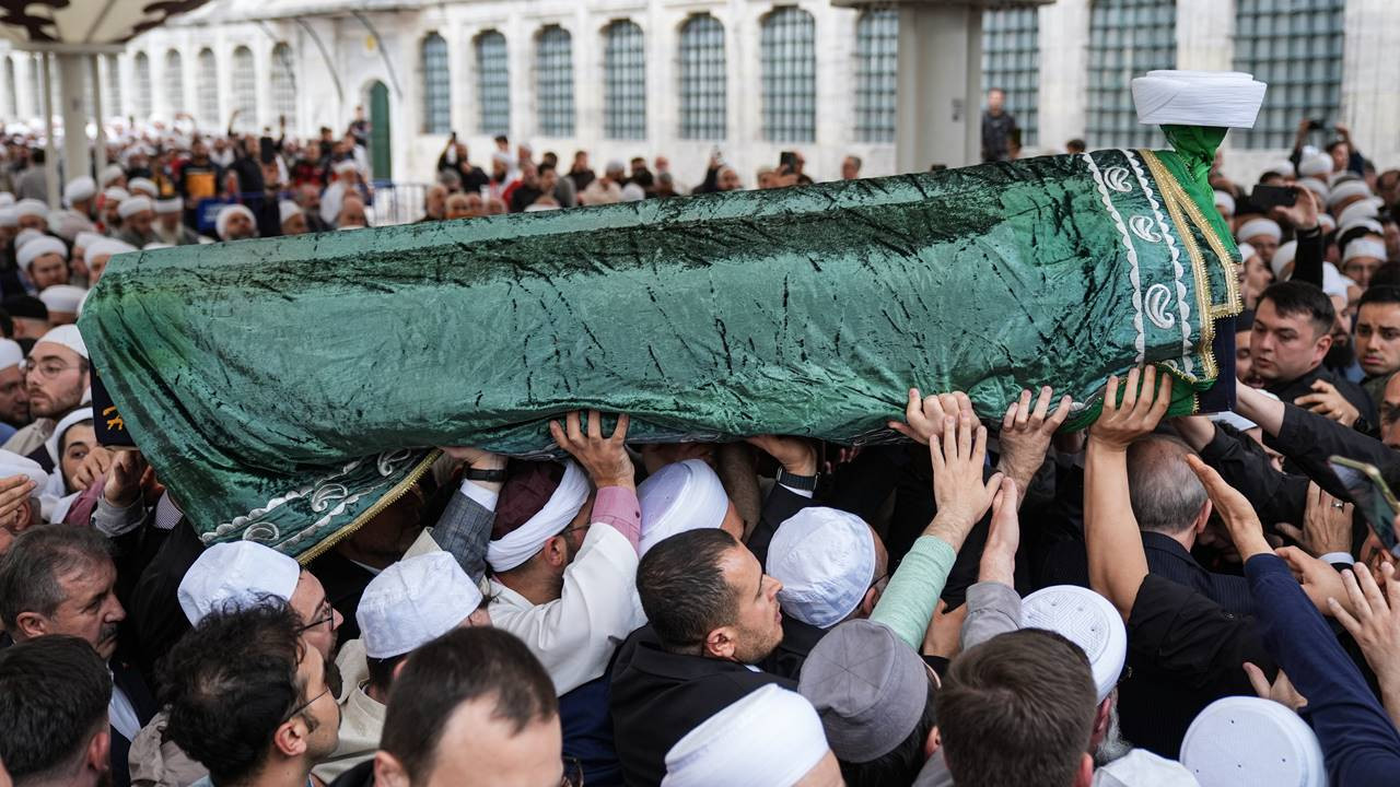 İsmailağa Cemaati'nin vefat eden lideri Hasan Kılıç Eyüpsultan'da defnedildi