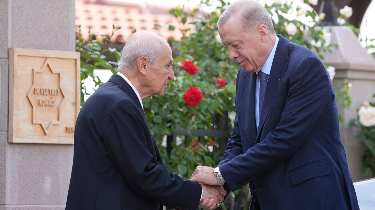 Cumhurbaşkanı Erdoğan, Bahçeli'yi Devlet Bey Konağında ziyaret etti Neler konuşuldu? - Resim : 1