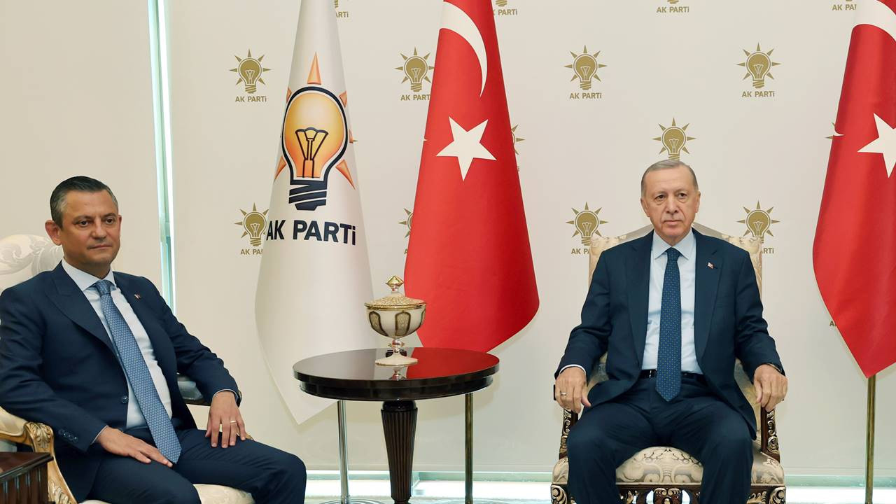 Görüşmede neler konuşuldu? Erdoğan'dan Özel'e seçim tebriği! CHP'ye gidecek