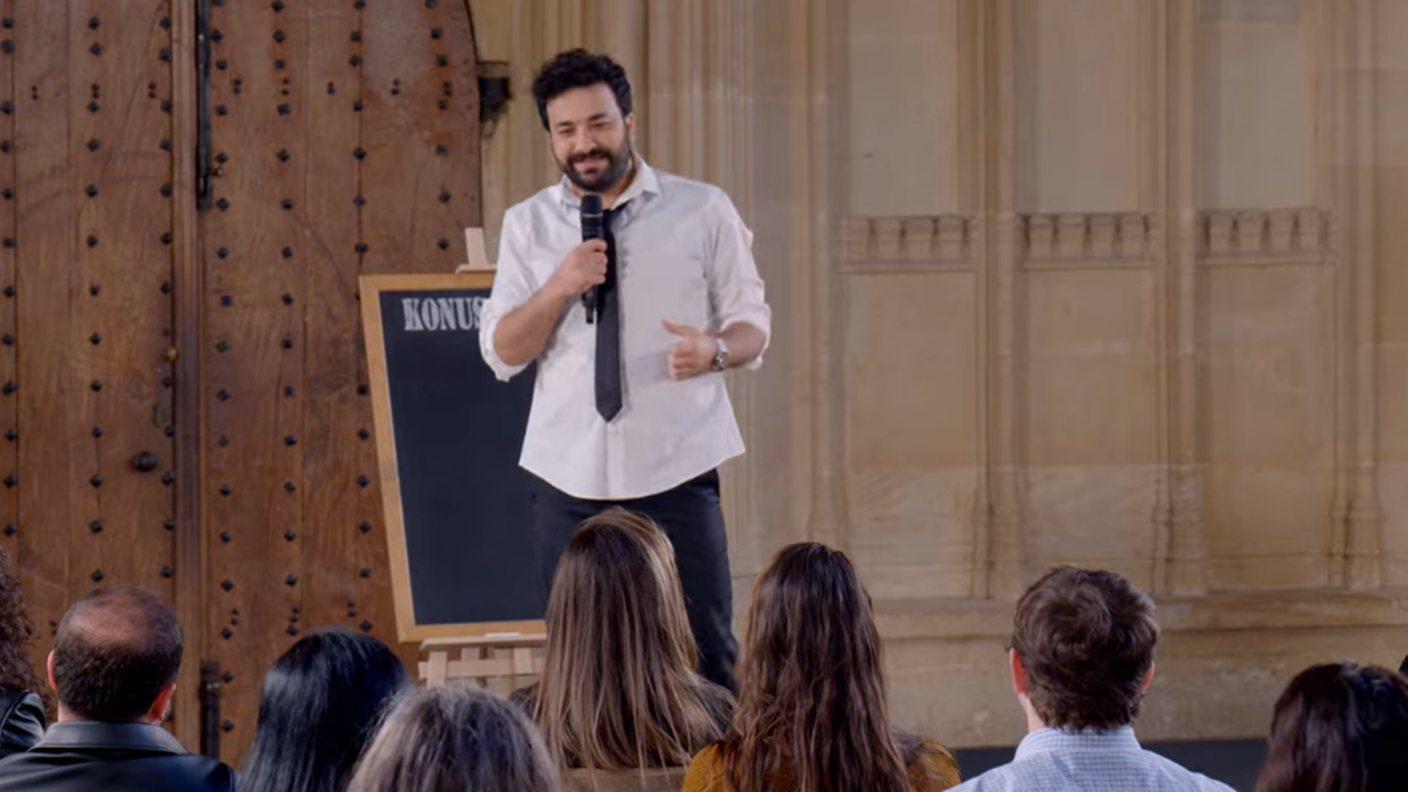 Hasan Can Kaya, Konuşanlar'ı Oxford'da çekti! Yine kahkahaya boğdu