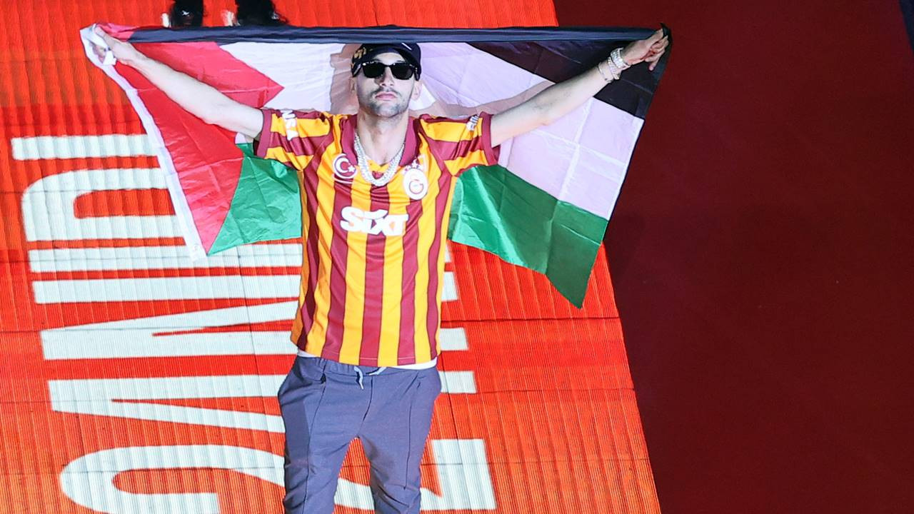 Galatasaray 24. Şampiyonluk Kupasını ve Süper Kupa'yı Törenle Kaldırdı - Resim : 4