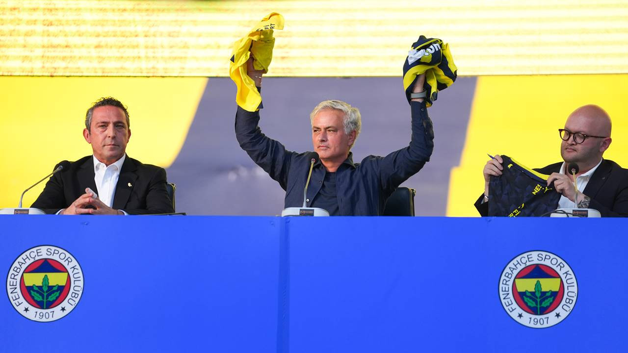 Jose Mourinho Fenerbahçe'ye İmza Attı! Sizin Hayalleriniz, Benim Hayallerim - Resim : 1