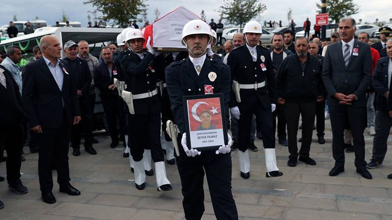 Şehit Polis Şeyda Yılmaz Toprağa Verildi! Polis Eşi Tabuta Sarıldı