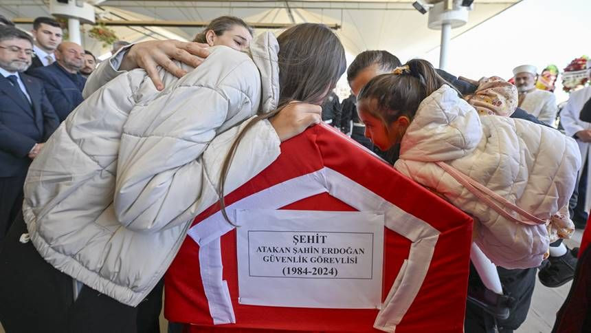 TUSAŞ Şehitlerimiz Gözyaşlarıyla Defnedildi! Aileler Ayakta Zor Durdu - Resim: 2