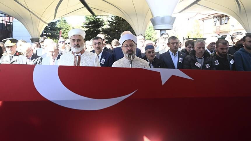 TUSAŞ Şehitlerimiz Gözyaşlarıyla Defnedildi! Aileler Ayakta Zor Durdu - Resim: 5