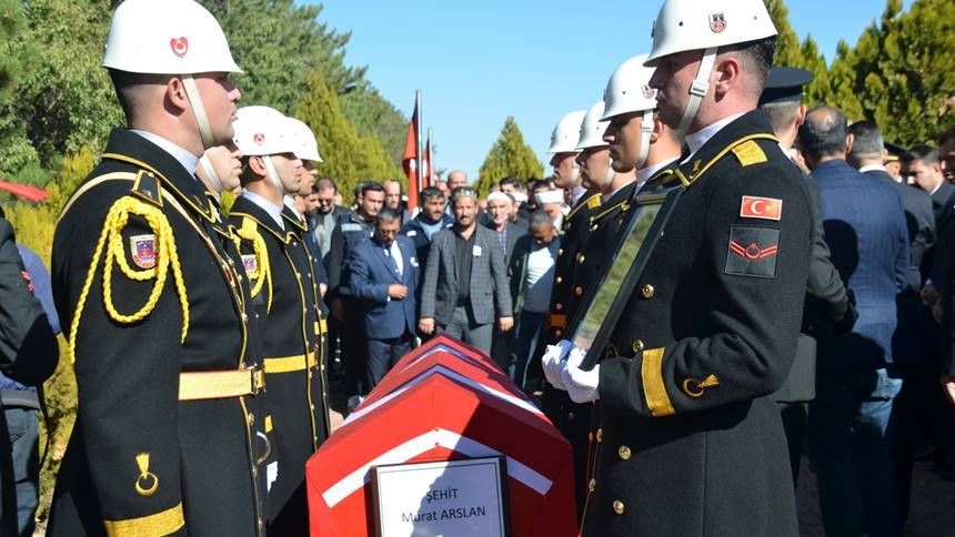 TUSAŞ Şehitlerimiz Gözyaşlarıyla Defnedildi! Aileler Ayakta Zor Durdu - Resim: 3