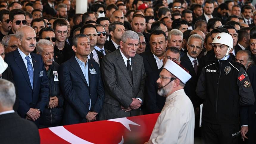 TUSAŞ Şehitlerimiz Gözyaşlarıyla Defnedildi! Aileler Ayakta Zor Durdu - Resim: 8