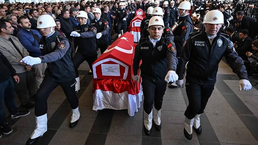 TUSAŞ Şehitlerimiz Gözyaşlarıyla Defnedildi! Aileler Ayakta Zor Durdu - Resim: 6