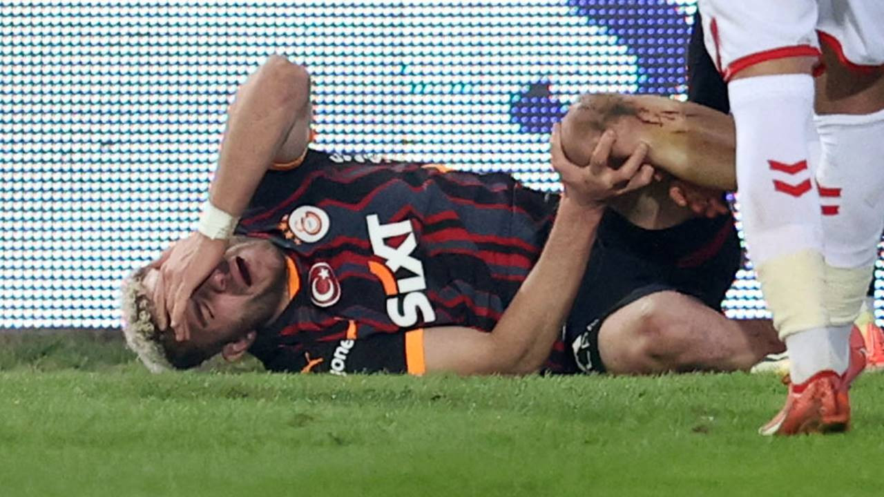 Galatasaray’dan Kırmızı Kart Tepkisi: VAR Konuşmalarını Bekliyoruz - Resim : 1