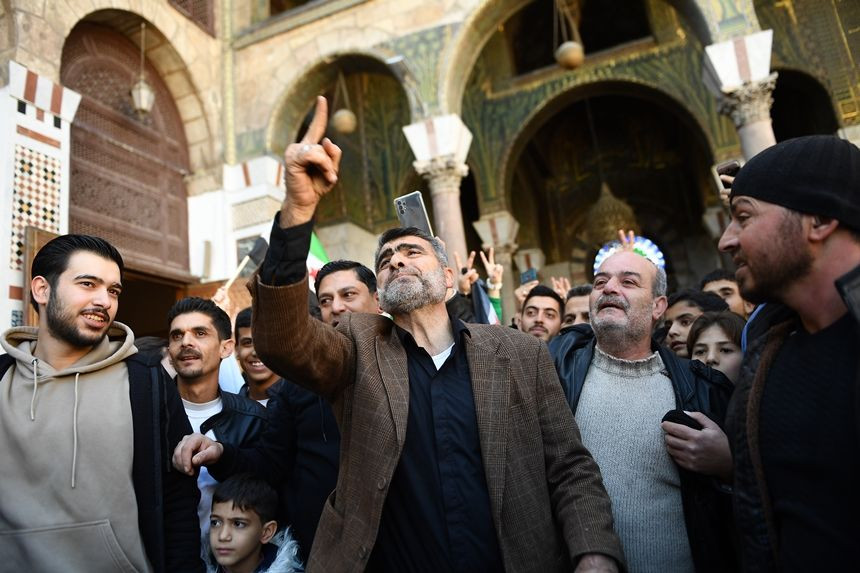 Şam’dan Tarihi Fotoğraflar: Esad Rejiminin Devrilmesinin Ardından Emevi Camisi’nde İlk Cuma Namazı - Resim: 4