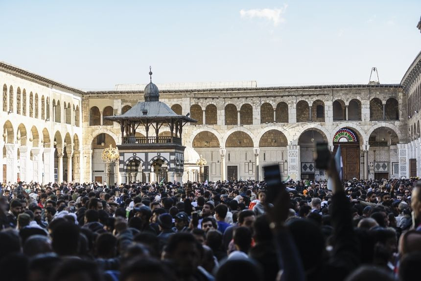 Şam’dan Tarihi Fotoğraflar: Esad Rejiminin Devrilmesinin Ardından Emevi Camisi’nde İlk Cuma Namazı - Resim: 2